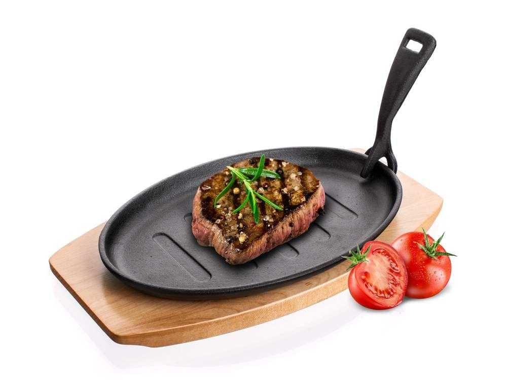 Cast iron frying pan with Grada wooden board 27x17.5cm