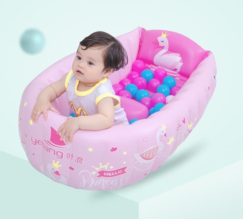 Inflatable baby bathtub with balls - swan