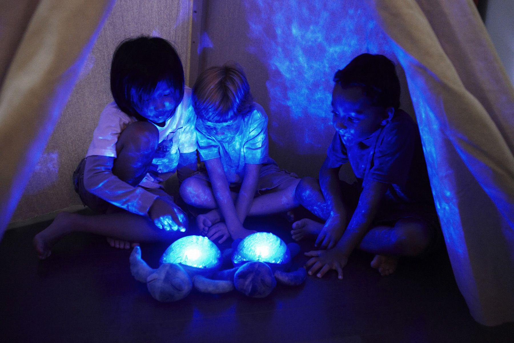 Lampka nocna z projekcją świetlną - Żółw podwodny, fioletowy
