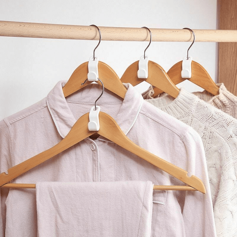 Wardrobe organizer for single hangers