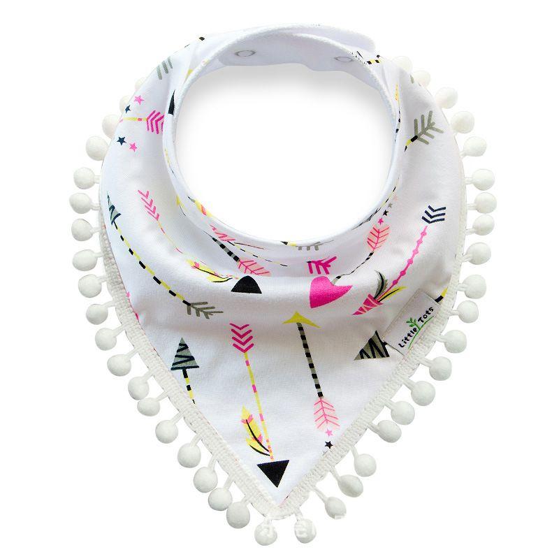 Scarf with pompoms for a child - cupid's arrow
