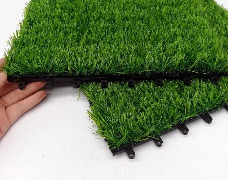 Artificial grass in 30x30cm tiles - green