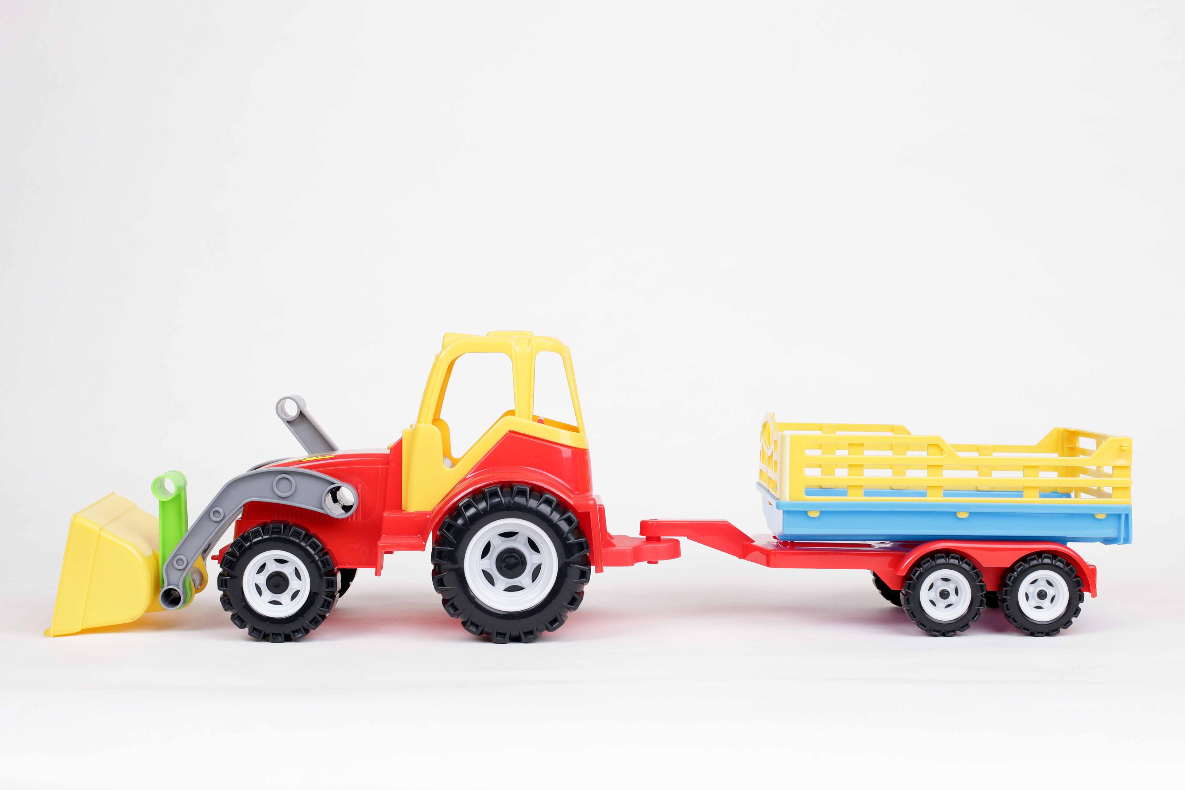 Traktor z ładowarką i przyczepą – model 084
