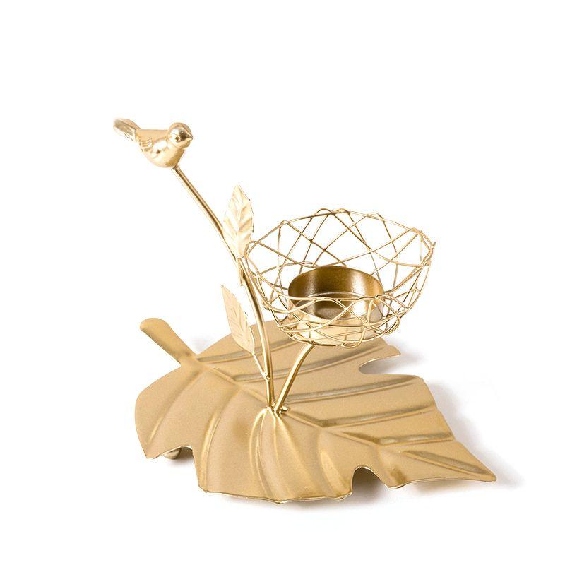 Złoty świecznik dekoracyjny- koszyczek na liściu