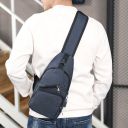 Sportowy plecak na jedno ramię, nerka z USB- niebieski